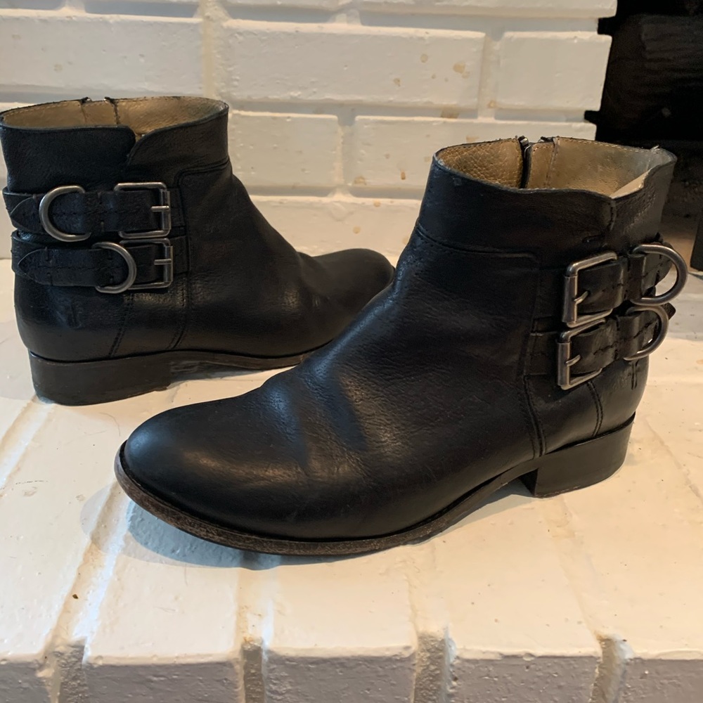 Frye sz 6.5 black zip boots with buckles